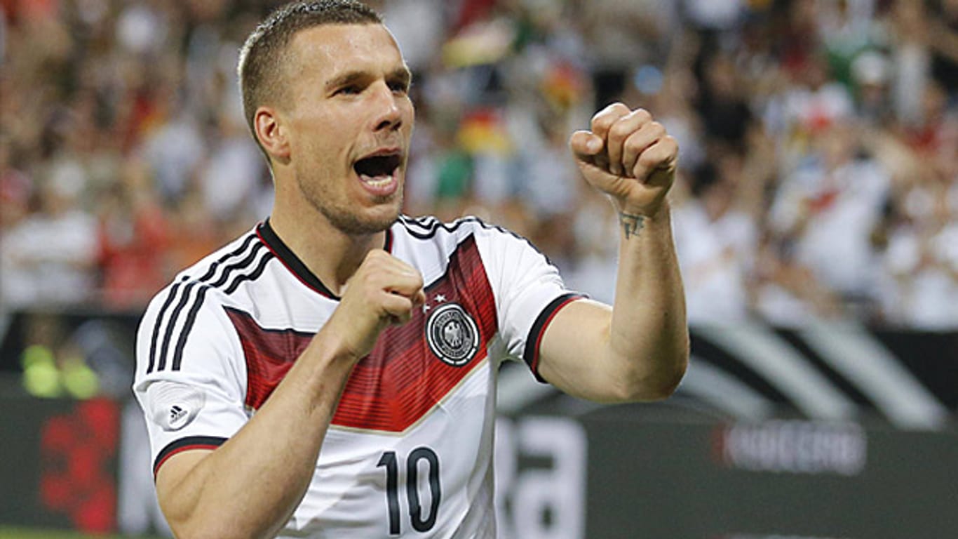 Lukas Podolski bejubelt seinen Treffer gegen Armenien.