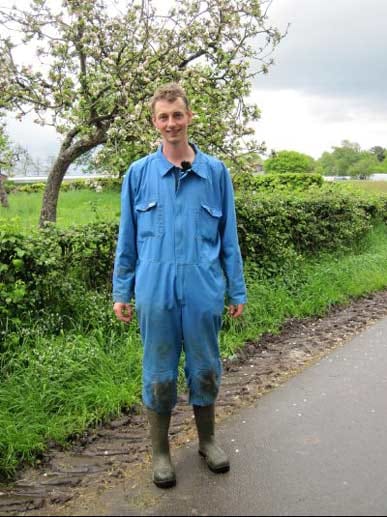 Der 32-jährige Harm lebt mit seinen zwei Kindern auf dem Hof. Mit 23 Jahren verließ er die Niederlande, um ganz alleine in Deutschland einen landwirtschaftlichen Betrieb aufzubauen.