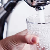 Verbraucher: Im Restaurant ruhig nach Leitungswasser fragen.