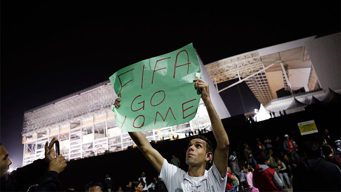 Klare Botschaft: Viele Brasilianer protestieren gegen die WM im eigenen Land.