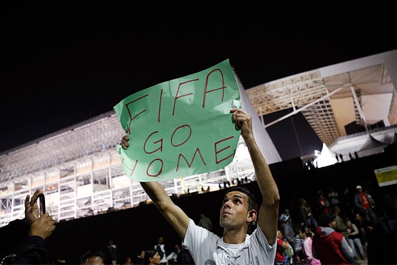 Klare Botschaft: Viele Brasilianer protestieren gegen die WM im eigenen Land.