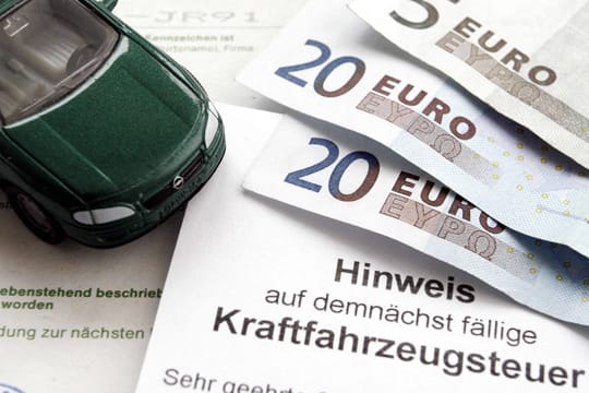 Die Kfz-Steuer richtet sich nach Kohlendioxidausstoß und Alter des Autos