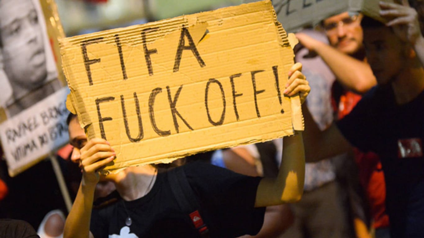 WM-Gegner machen im Endspielort Rio de Janeiro ihrem Ärger Luft.