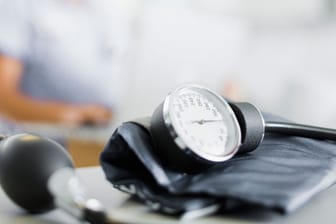 Die nächtlichen Blutdruckwerte sind laut einer Studie entscheidend für die Bestimmung des Herzinfarkt- und Schlaganfallrisikos.