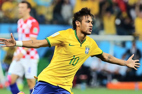 Superstar Neymar schießt Brasilien zum Sieg.