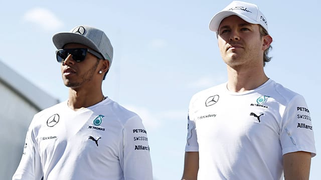 Von wegen Freunde: Lewis Hamilton (li.) und Nico Rosberg sind knallharte Konkurrenten. Von wegen Freunde: Lewis Hamilton (li.) und Nico Rosberg sind knallharte Konkurrenten.