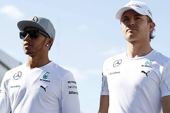 Von wegen Freunde: Lewis Hamilton (li.) und Nico Rosberg sind knallharte Konkurrenten.