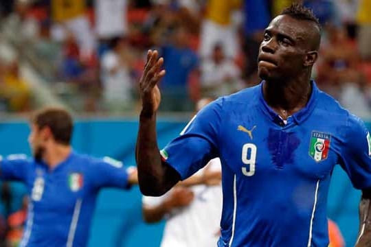 Cooler Jubel bei großer Hitze: Mario Balotelli nach seinem Siegtreffer gegen England.
