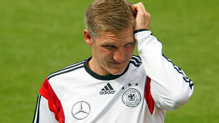 Bastian Schweinsteiger ist für eine Untersuchung in ein Krankenhaus geflogen worden. Bastian Schweinsteiger ist für eine Untersuchung in ein Krankenhaus geflogen worden.