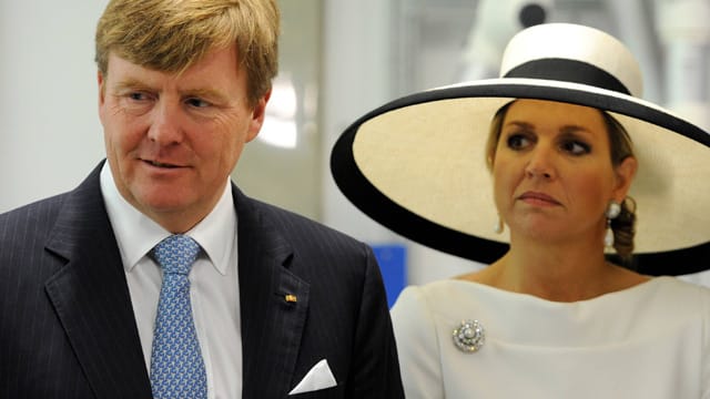 Der niederländische König Willem-Alexander (47) und seine Frau Máxima (43) haben Ärger wegen eines kleinen Privathafens in Griechenland. Der niederländische König Willem-Alexander (47) und seine Frau Máxima (43) haben Ärger wegen eines kleinen Privathafens in Griechenland.