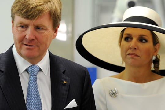 Der niederländische König Willem-Alexander (47) und seine Frau Máxima (43) haben Ärger wegen eines kleinen Privathafens in Griechenland.