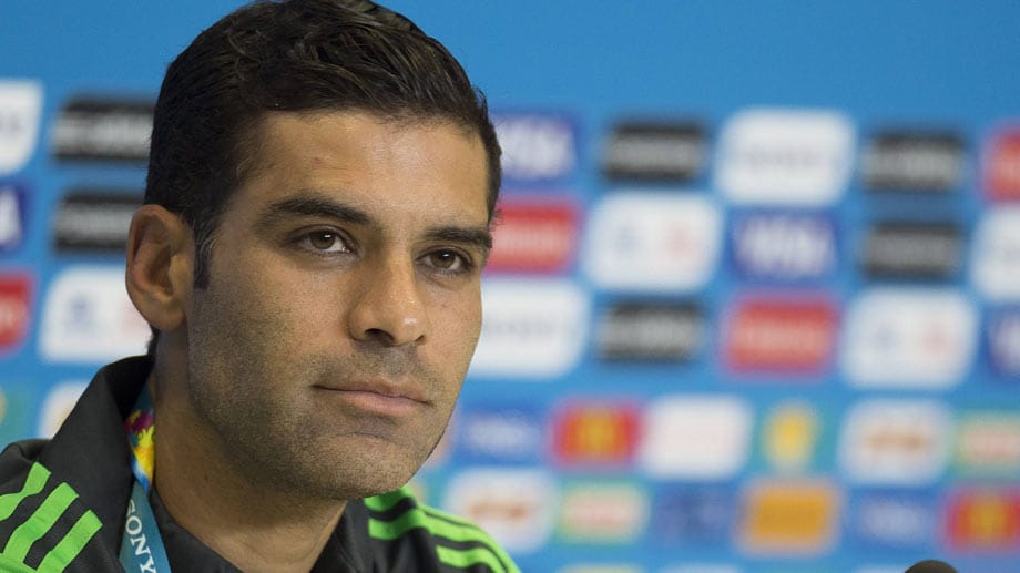 Dieser gutaussehende Herr heißt Rafael Márquez und kickt für die mexikanische Nationalmannschaft.
