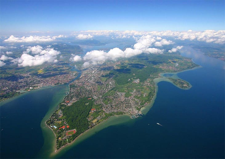 Im Reigen der schönen Binnenseen darf natürlich der Bodensee nicht fehlen. Europas zweitgrößter See mit einer Fläche von 536 Quadratkilometern und 259 Kilometern Ufer ist der Hit für Wassersport vor grandioser Alpenkulisse.