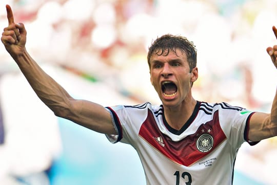 Thomas Müller bejubelt seinen dritten Treffer gegen Portugal.