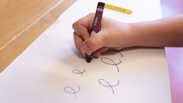 Die meisten Bundesländer wollen weiterhin, dass Schulkinder Schreibschrift lernen.