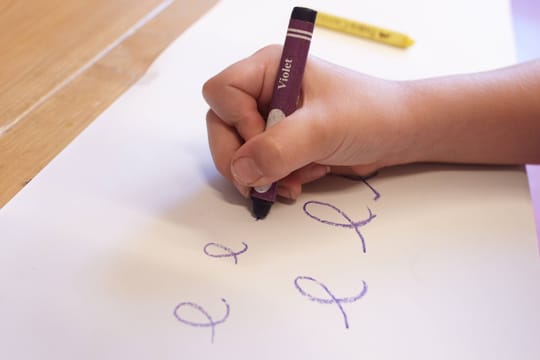 Die meisten Bundesländer wollen weiterhin, dass Schulkinder Schreibschrift lernen.