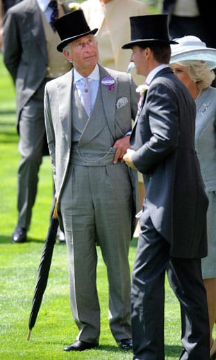 Auch ganz adrett: Prinz Charles in einem schlichten aber durchaus eleganten Frack und Zylinder.