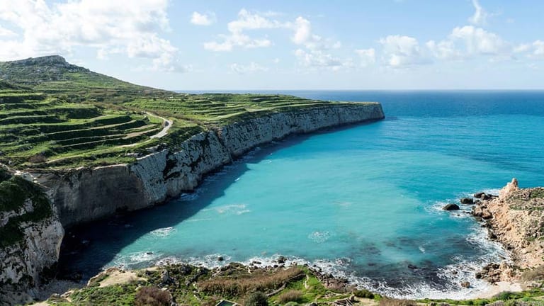Comino ist die kleinste bewohnte Insel des maltesischen Archipels und überzeugt mit einer atemberaubend schönen blauen Lagune.