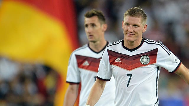 Miroslav Klose (li.) und Bastian Schweinsteiger nach dem letzten WM-Test gegen Armenien.