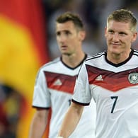 Miroslav Klose (li.) und Bastian Schweinsteiger nach dem letzten WM-Test gegen Armenien.