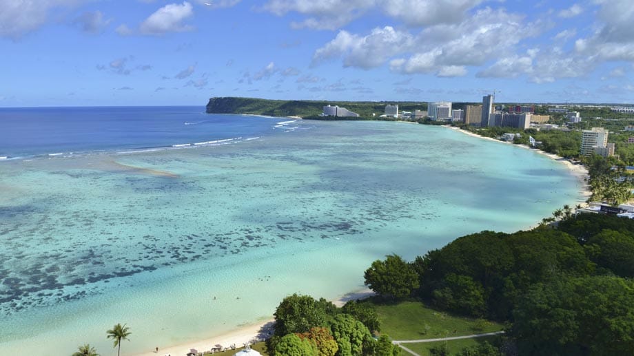 Ein tropisches Klima, Korallenriffe, Wasserfälle - das finden Amerikaner vor, wenn sie ihre Insel Guam besuchen.