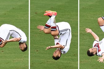 Endlich wieder Salto à la Miro: Klose feiert seinen 15. WM-Treffer.