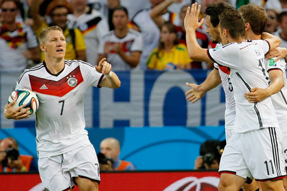 Bastian Schweinsteiger (li.) und Miroslav Klose gaben dem Spiel der deutschen Nationalmannschaft neue Impulse.