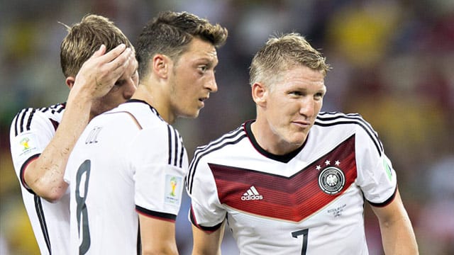 Künstler Özil und Leader Schweinsteiger: Auf die Mischung kommt es an. Künstler Özil und Leader Schweinsteiger: Auf die Mischung kommt es an.