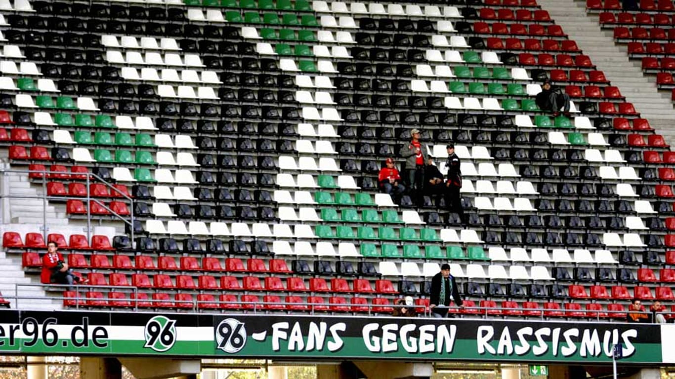 Dieses Plakat der Hannover-Fans hat der DFB abhängen lassen.