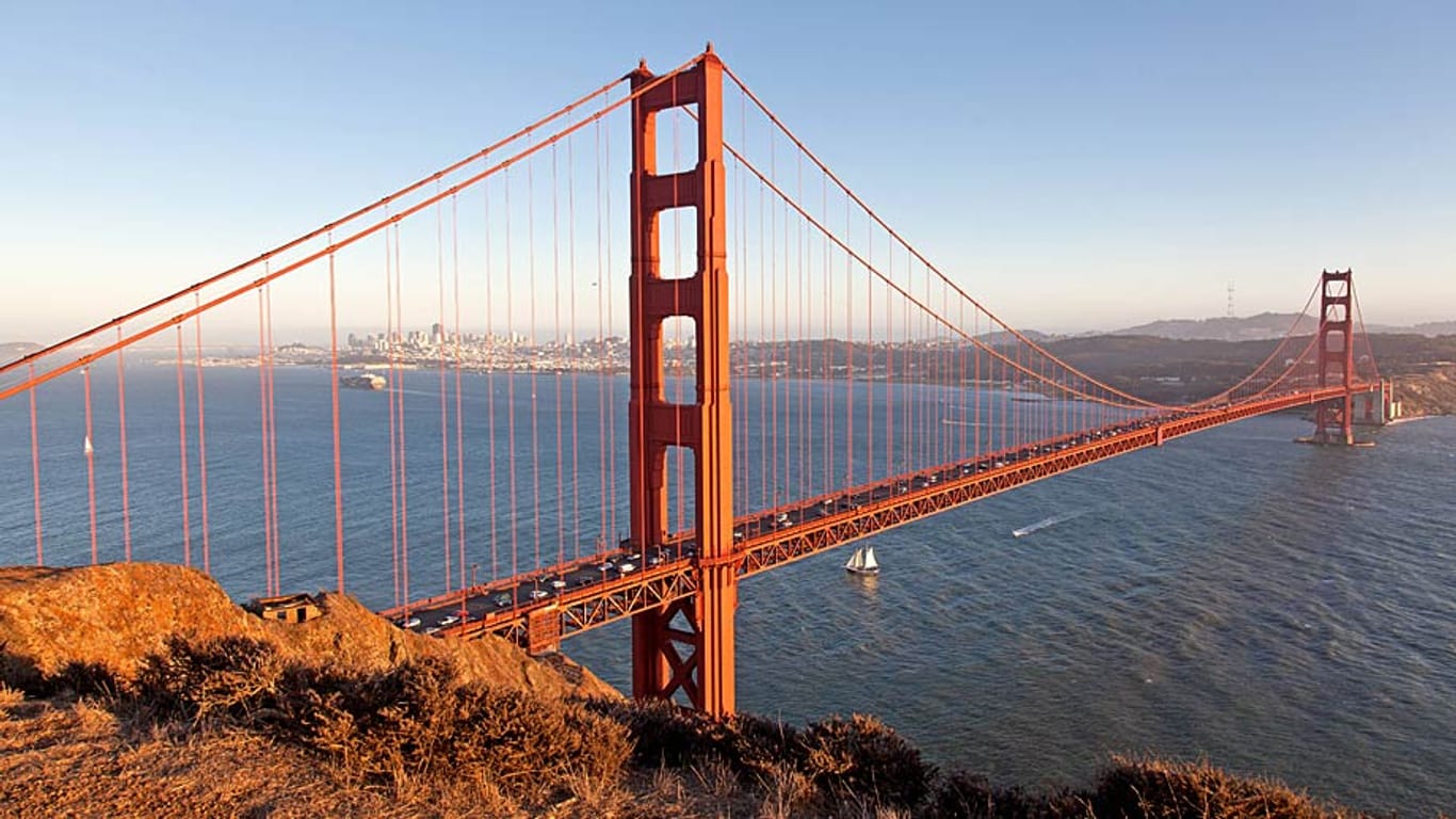 Etwa zwei Menschen pro Monat nehmen sich durch einen Sprung von der Golden Gate Brücke das Leben