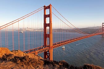 Etwa zwei Menschen pro Monat nehmen sich durch einen Sprung von der Golden Gate Brücke das Leben