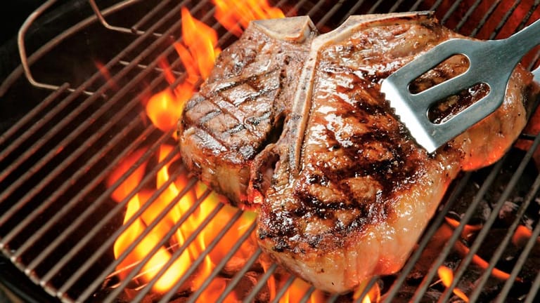 Das Porthouse Steak gehört noch zu den bekannteren internationalen Grillgerichten.