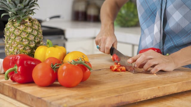 Obst und Gemüse zählen zu den basischen Lebensmitteln, die Sie bedenkenlos genießen können