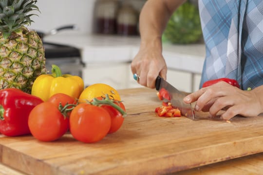 Obst und Gemüse zählen zu den basischen Lebensmitteln, die Sie bedenkenlos genießen können