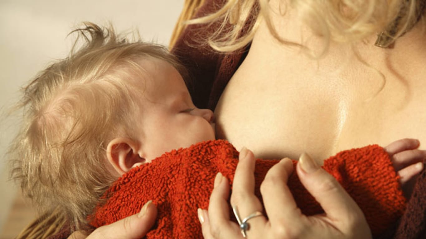 Muttermilch als Babynahrung ist sehr wichtig für die Entwicklung eines Kindes