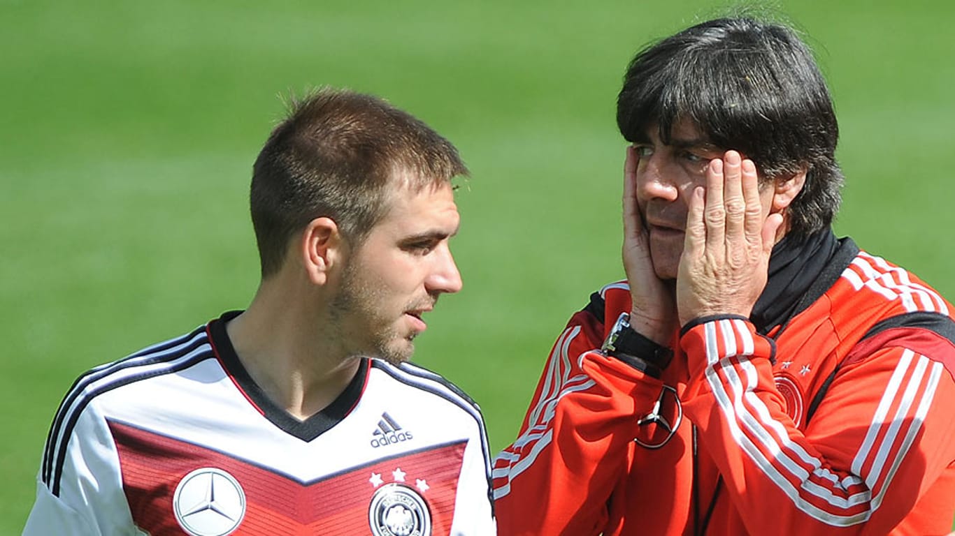 Bundestrainer Joachim Löw (re.) kann die Diskussionen um Philipp Lahm nicht mehr hören.