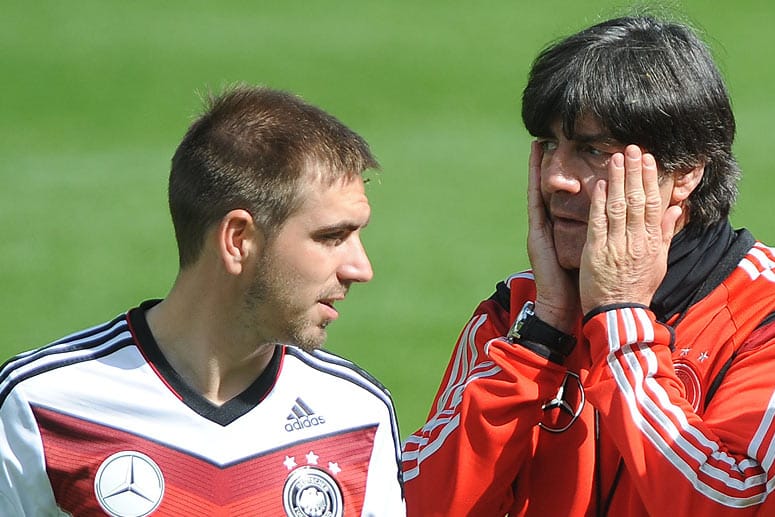 Bundestrainer Joachim Löw (re.) kann die Diskussionen um Philipp Lahm nicht mehr hören.