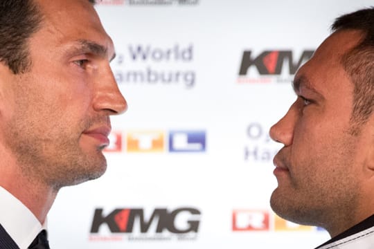 Wladimir Klitschko (li.) schlägt gegen die Vorwürfe von Kubrat Pulev verbal zurück. Anfang September fliegen die Fäuste.