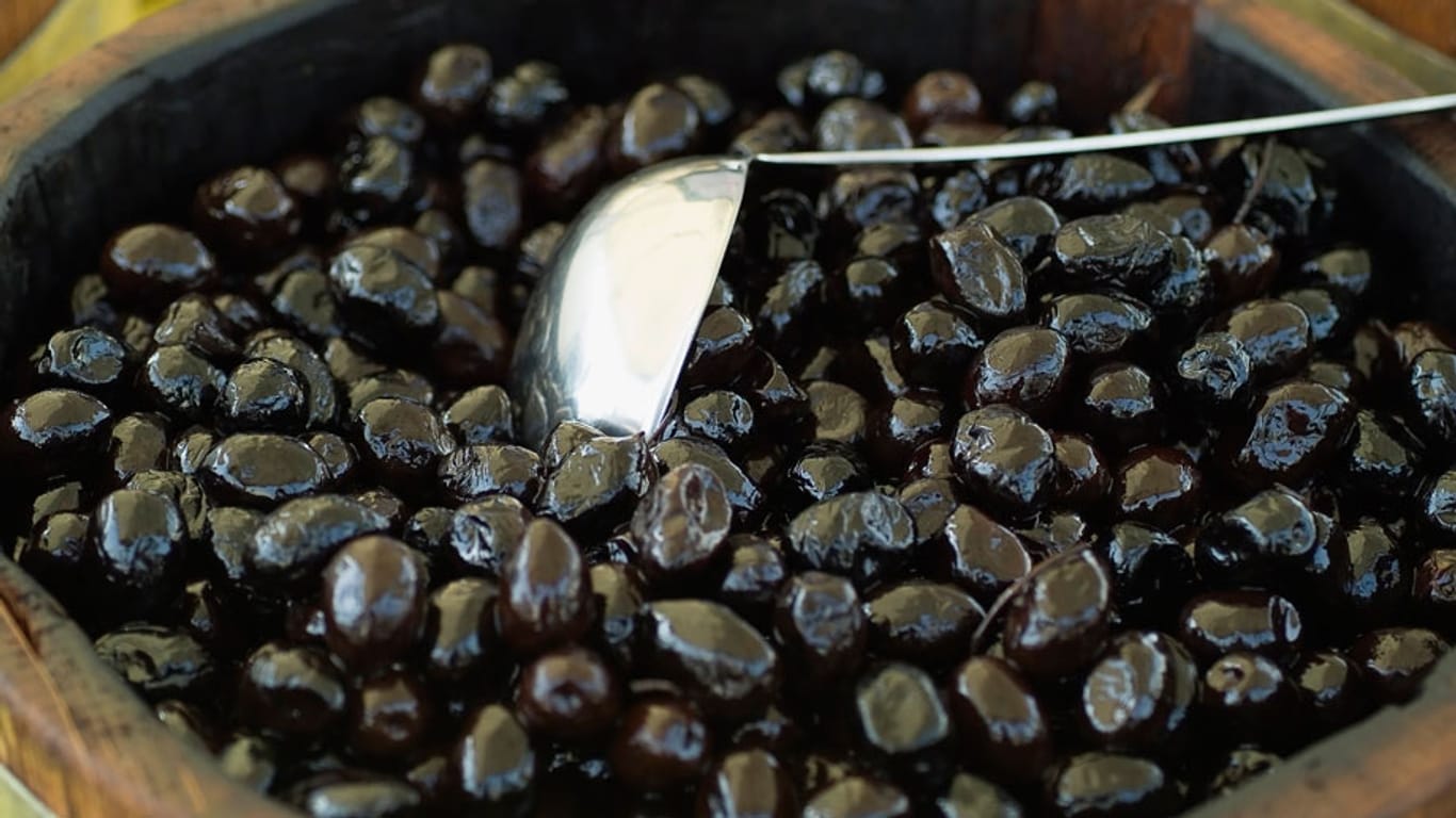 Stiftung Warentest: Schwarze Oliven gibt es in sehr unterschiedlicher Qualität. Das beste Aroma haben sonnengereifte Früchte.