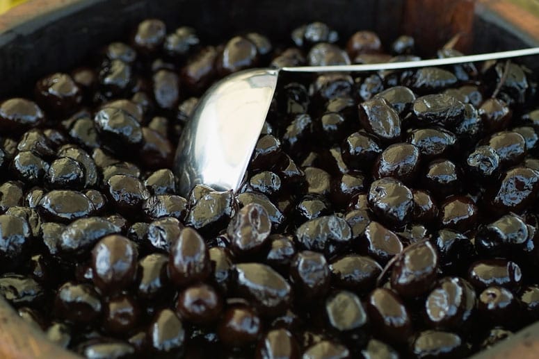 Stiftung Warentest: Schwarze Oliven gibt es in sehr unterschiedlicher Qualität. Das beste Aroma haben sonnengereifte Früchte.