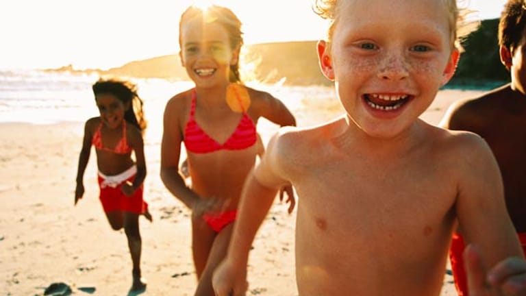 Zarte Haut braucht starken Schutz: Stiftung Warentest hat Sonnenschutzprodukte für Kinder getestet.