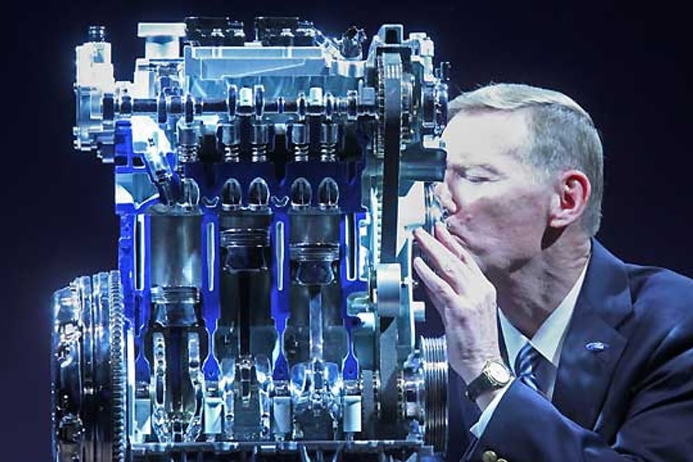 "Motor des Jahres 2014": Der Gewinner bekommt ein Küsschen von Ford-Chef Alan Mulally