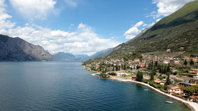 Der Gardasee ist einer der schönsten Seen der Alpen und die Top-Destination für Wassersportler.