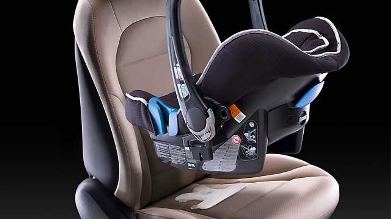 Mercedes C-Klasse: Ohne Kindersitzerkennung und Deaktivierungsmöglichkeit des Beifahrer-Airbags ausgeliefert