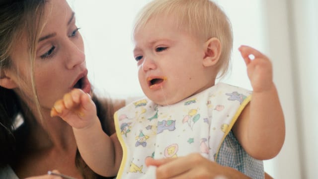 Wenn Ihr Baby spuckt, kann das verschiedene Gründe haben