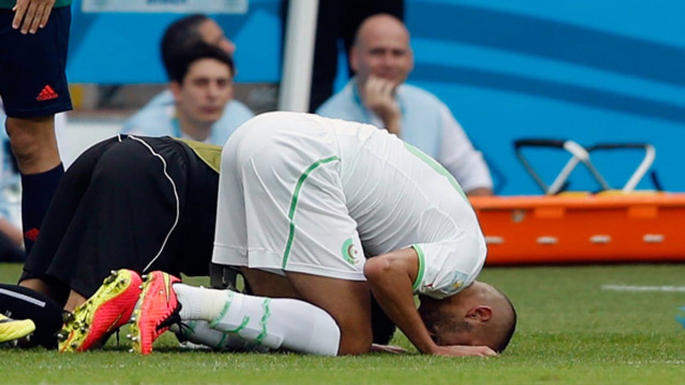 Algerische Spieler beim Beten