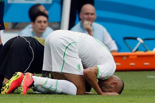 Algerische Spieler beim Beten
