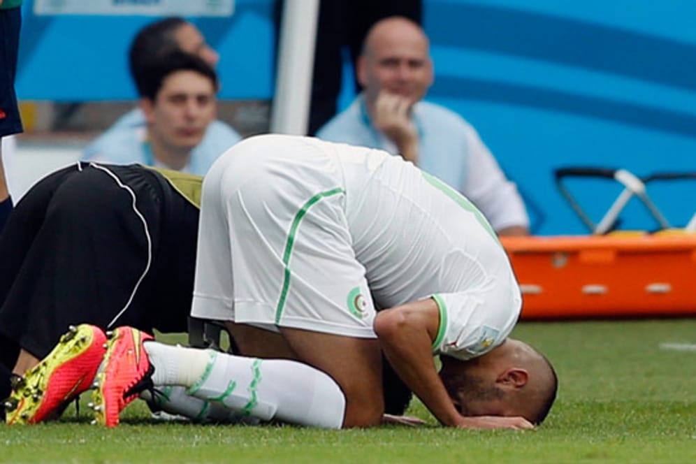 Algerische Spieler beim Beten