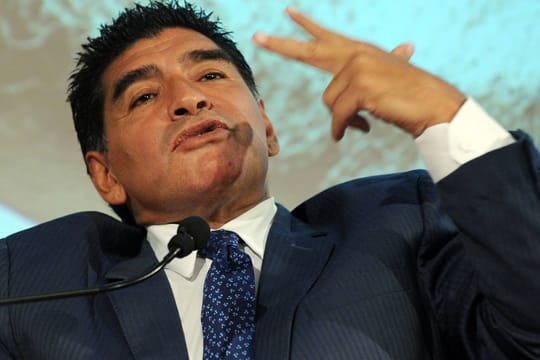 Diego Maradona greift Franz Beckenbauer und Pelé massiv an.