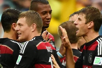 Auch gegen Algerien wollen die DFB-Kicker jubeln: Noch nie ist eine deutschen Mannschaft in einem WM-Achtelfinale ausgeschieden.